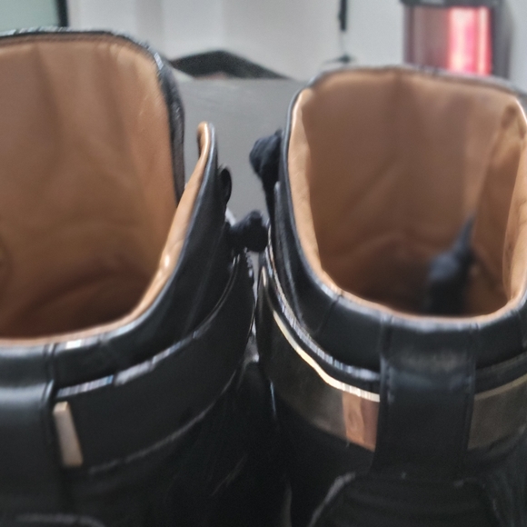 Givenchy - Picture 4 of 6